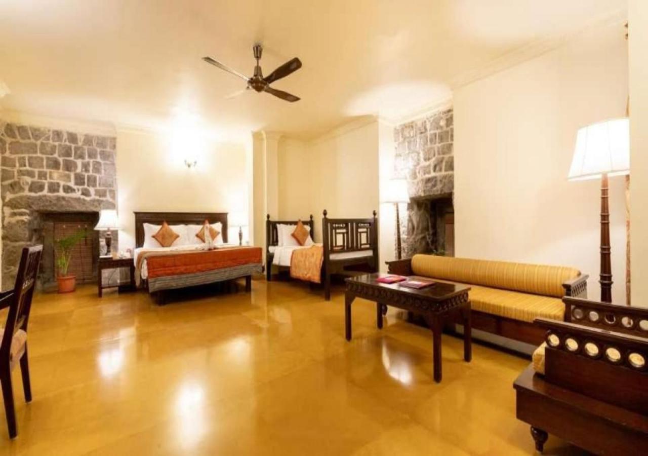 Fort Jadhavgadh -A Gadh Heritage Hotel Sasvad Экстерьер фото
