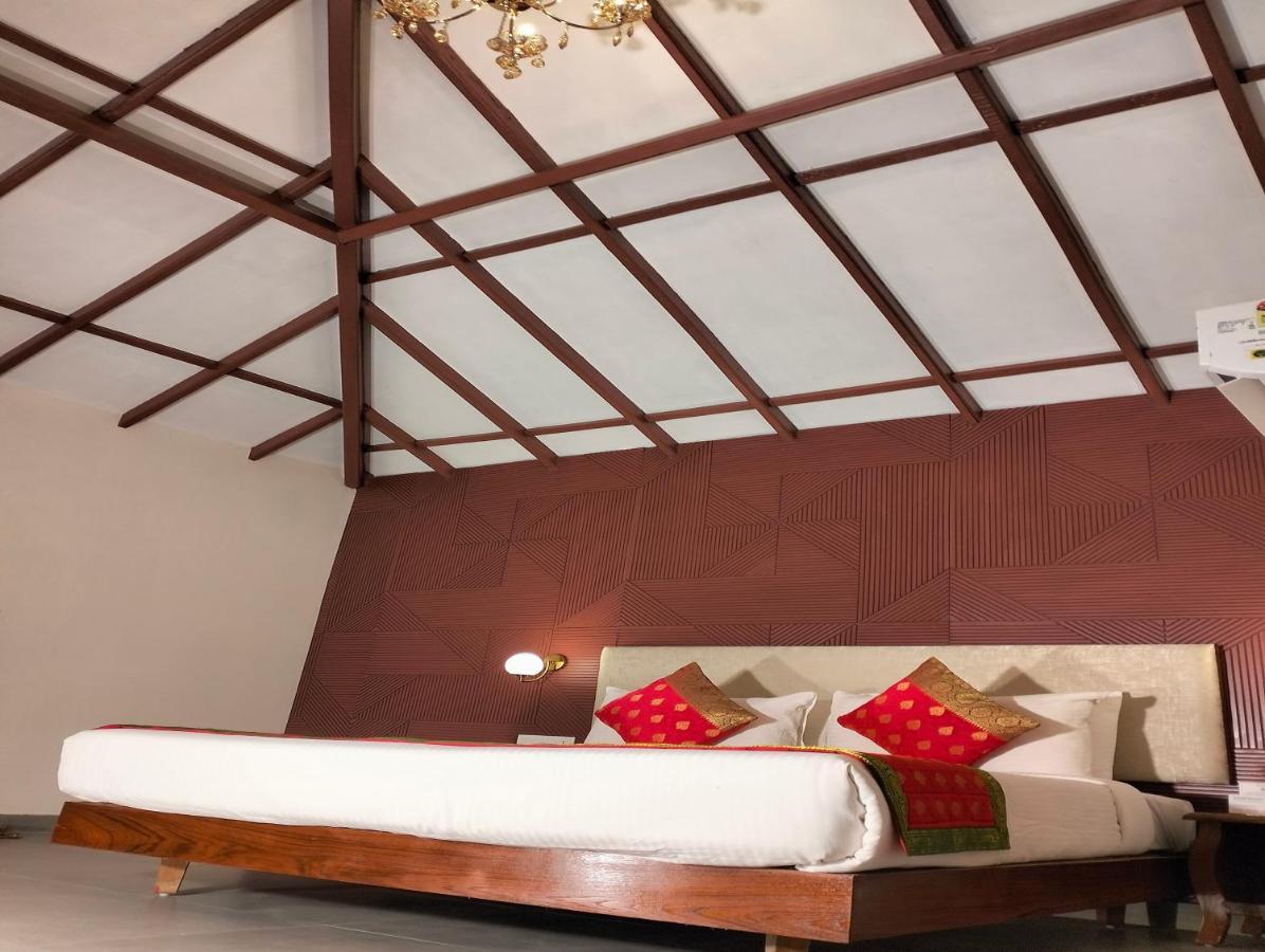 Fort Jadhavgadh -A Gadh Heritage Hotel Sasvad Экстерьер фото