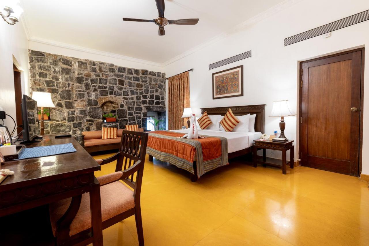 Fort Jadhavgadh -A Gadh Heritage Hotel Sasvad Экстерьер фото