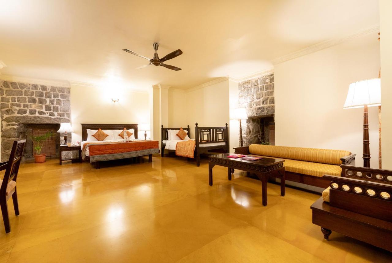 Fort Jadhavgadh -A Gadh Heritage Hotel Sasvad Экстерьер фото