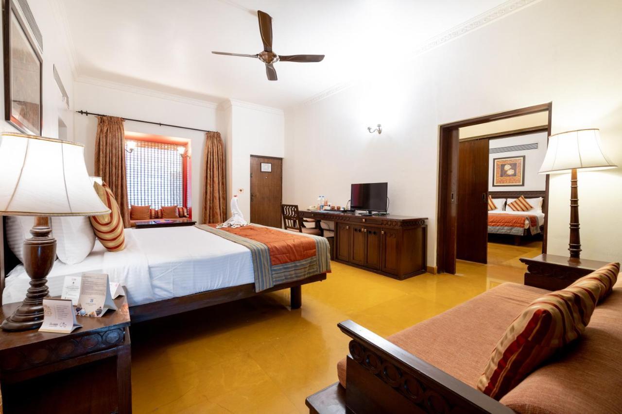 Fort Jadhavgadh -A Gadh Heritage Hotel Sasvad Экстерьер фото