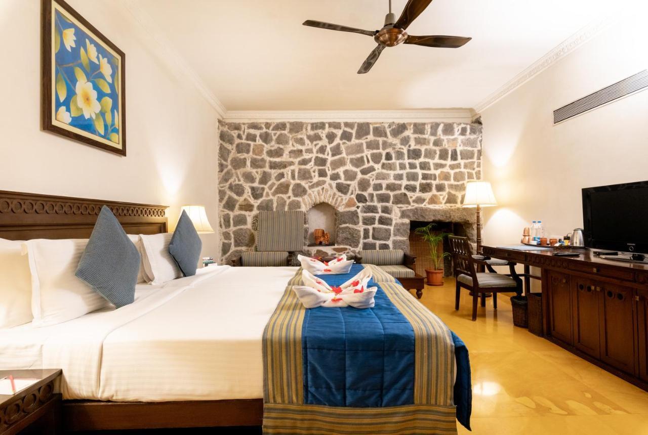 Fort Jadhavgadh -A Gadh Heritage Hotel Sasvad Экстерьер фото