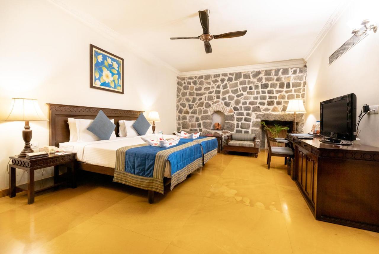Fort Jadhavgadh -A Gadh Heritage Hotel Sasvad Экстерьер фото